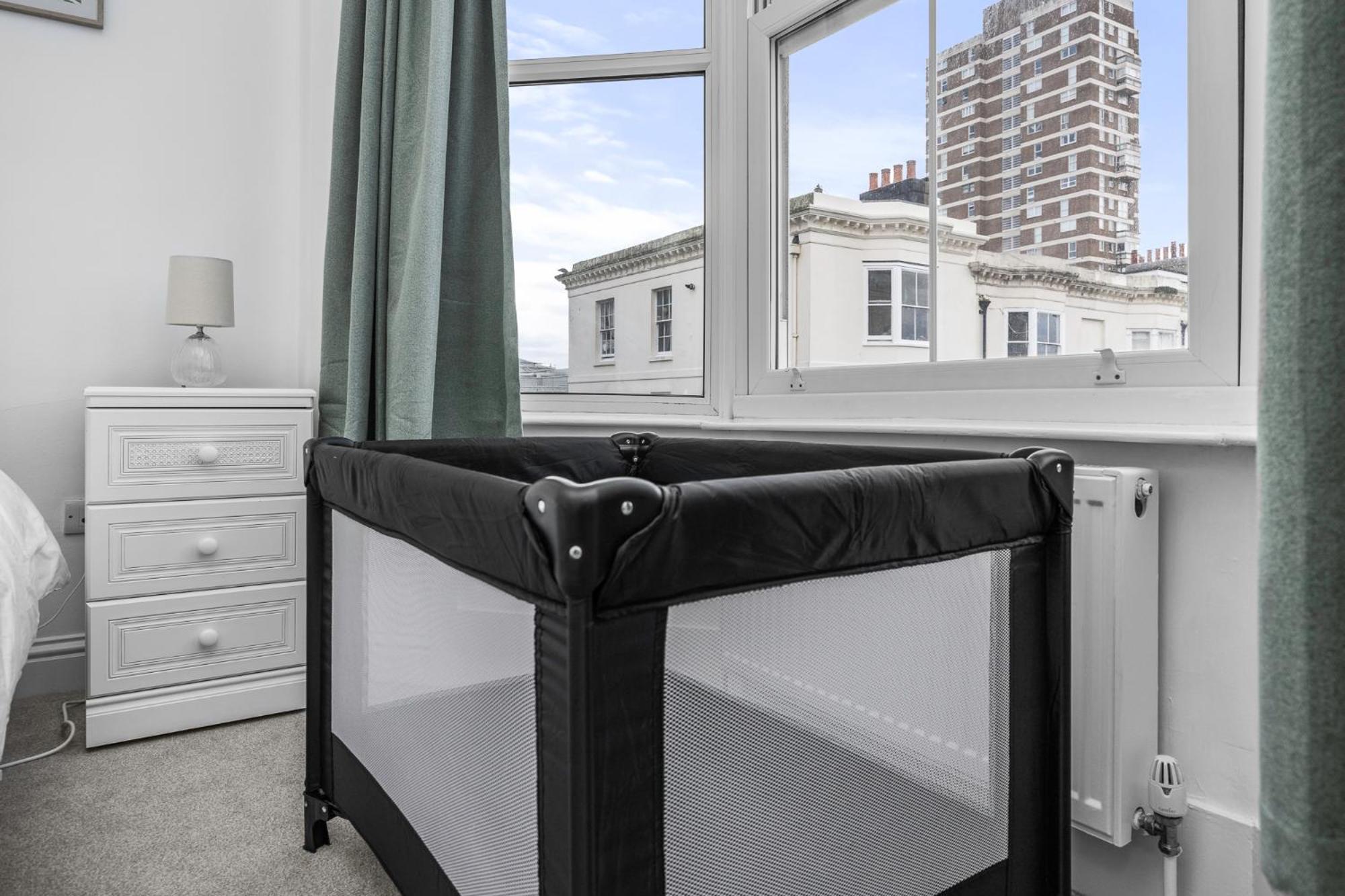 2 Bedroom Flat - With King Sized Beds, Netflix And Sky - Perfect For Contractors, Vacation Guests Or Those Relocating Brighton Dış mekan fotoğraf