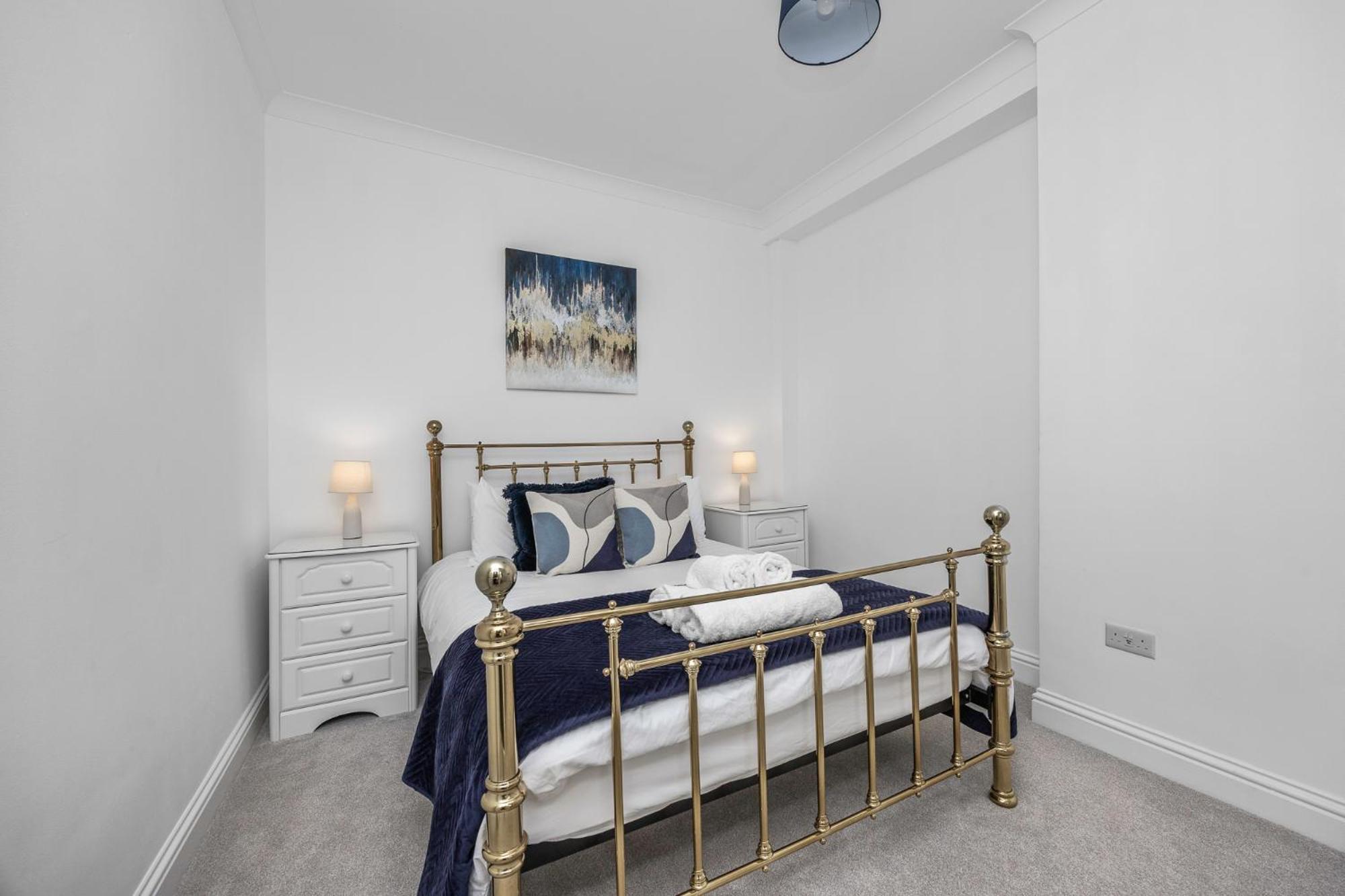 2 Bedroom Flat - With King Sized Beds, Netflix And Sky - Perfect For Contractors, Vacation Guests Or Those Relocating Brighton Dış mekan fotoğraf