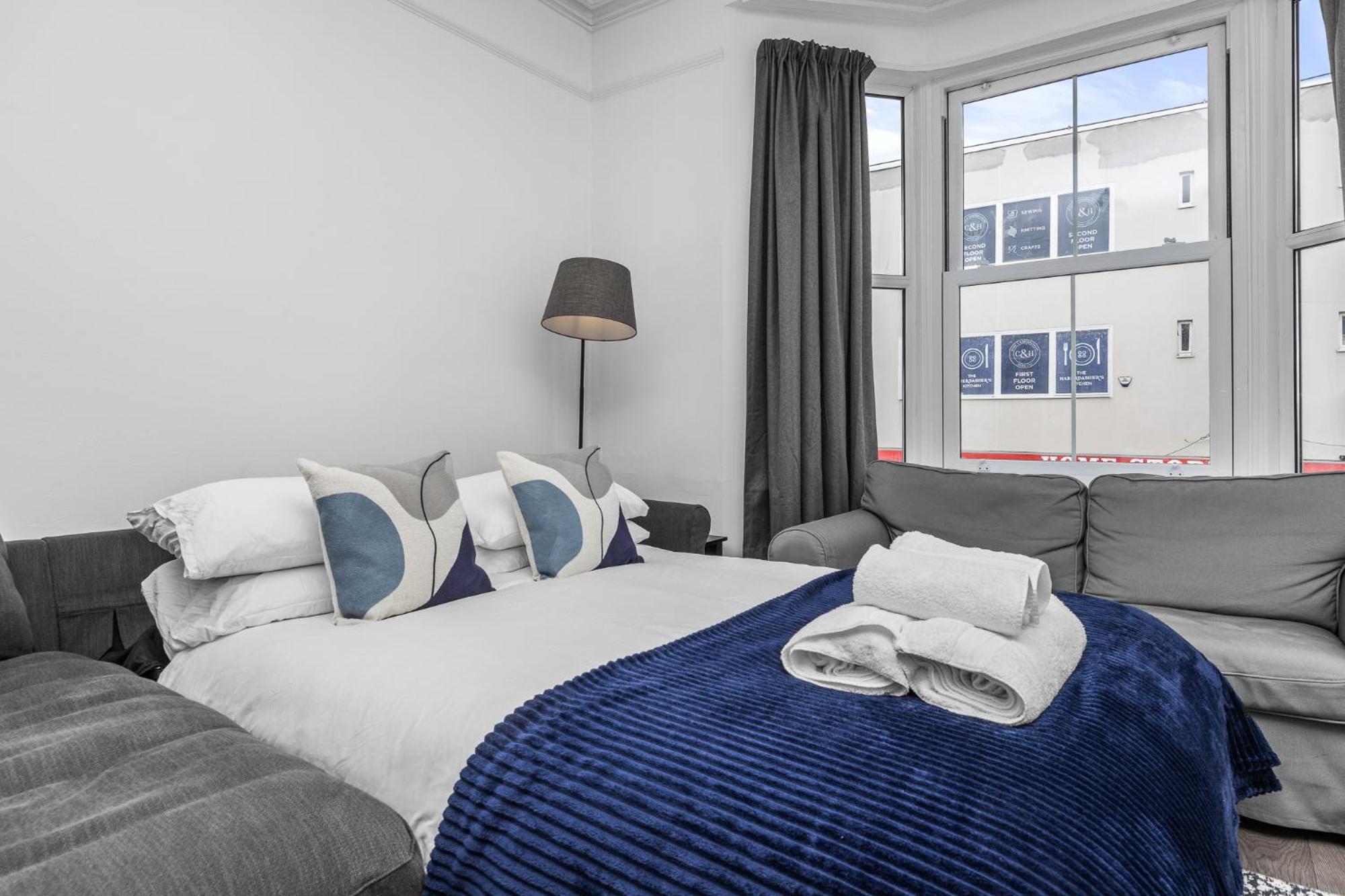 2 Bedroom Flat - With King Sized Beds, Netflix And Sky - Perfect For Contractors, Vacation Guests Or Those Relocating Brighton Dış mekan fotoğraf