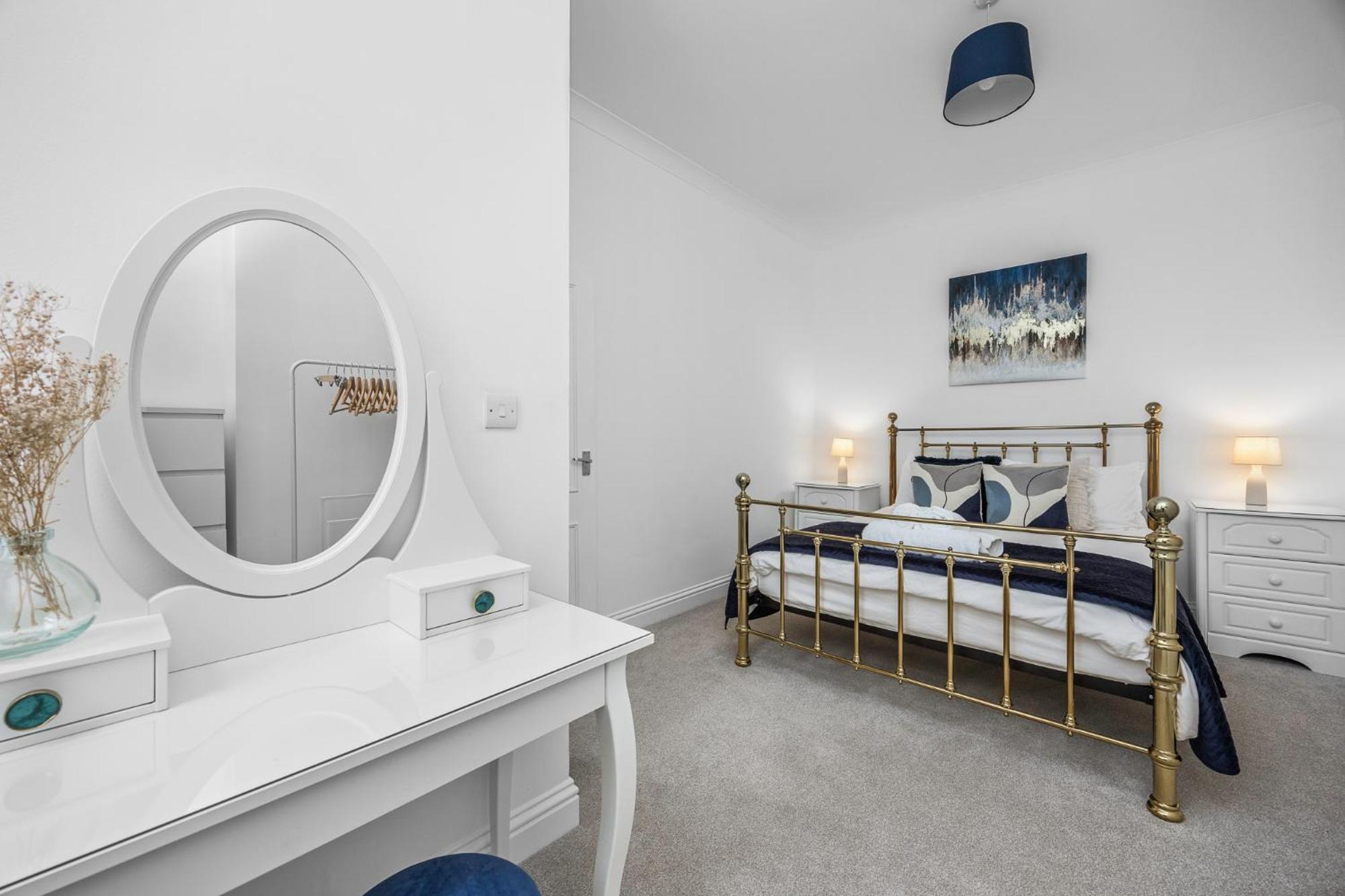 2 Bedroom Flat - With King Sized Beds, Netflix And Sky - Perfect For Contractors, Vacation Guests Or Those Relocating Brighton Dış mekan fotoğraf