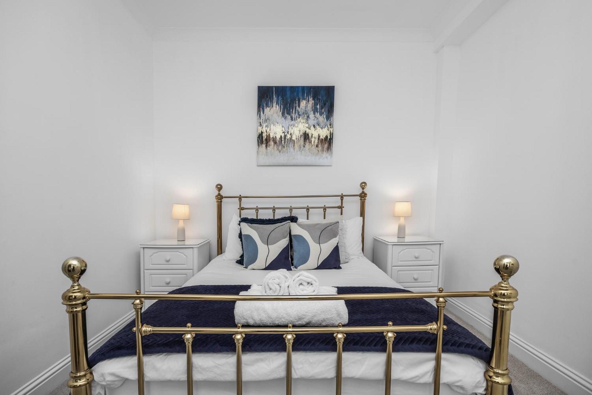 2 Bedroom Flat - With King Sized Beds, Netflix And Sky - Perfect For Contractors, Vacation Guests Or Those Relocating Brighton Dış mekan fotoğraf