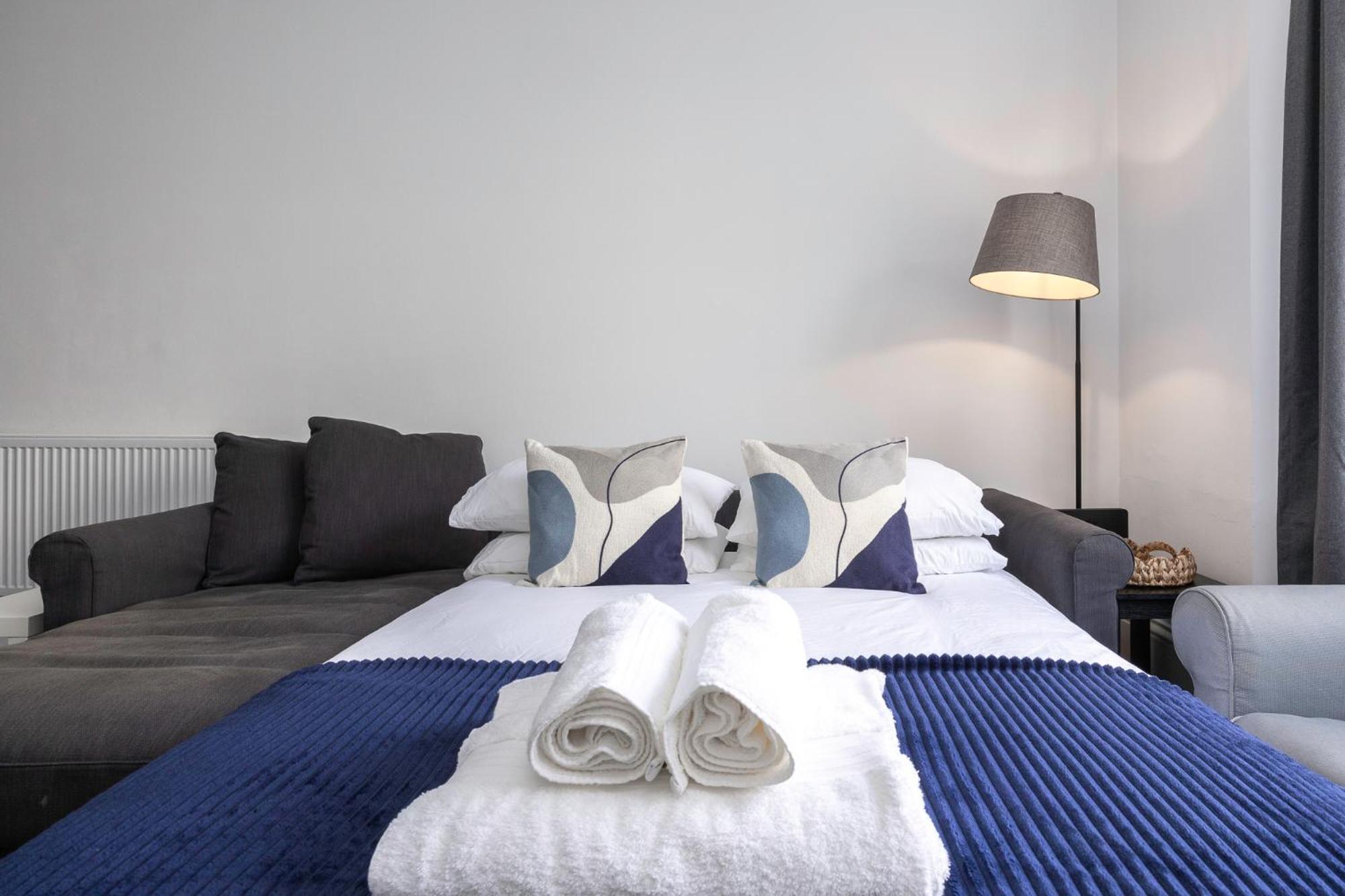 2 Bedroom Flat - With King Sized Beds, Netflix And Sky - Perfect For Contractors, Vacation Guests Or Those Relocating Brighton Dış mekan fotoğraf