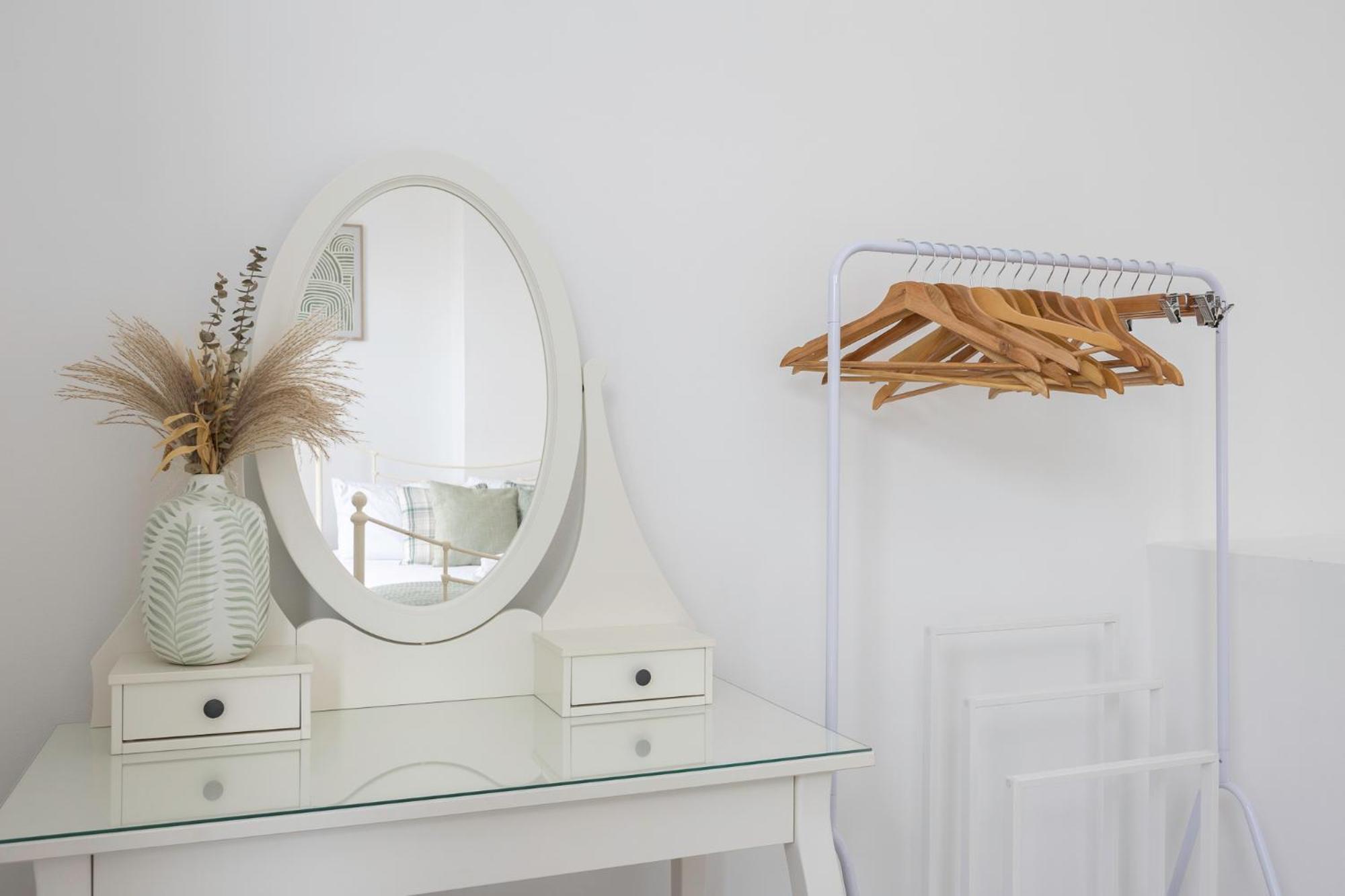 2 Bedroom Flat - With King Sized Beds, Netflix And Sky - Perfect For Contractors, Vacation Guests Or Those Relocating Brighton Dış mekan fotoğraf